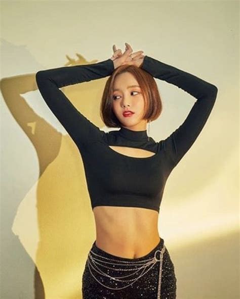 Yeonwoo (MOMOLAND) profile, age & facts (2024 updated).